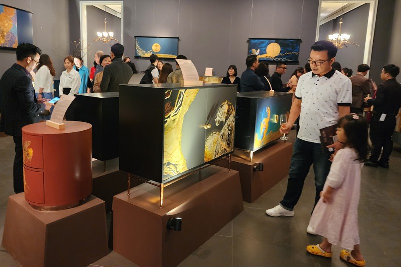 Nhân Dân: Exhibition reveals new way of applying Vietnamese lacquer in interior design
